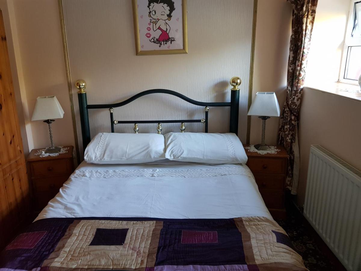 Prince Of Wales Inn Rhymney Екстер'єр фото