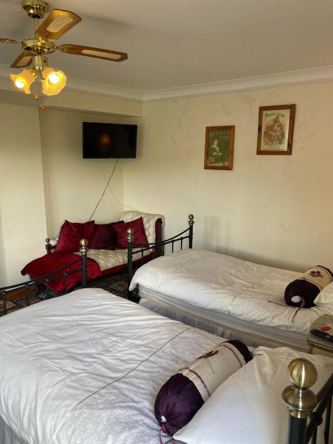 Prince Of Wales Inn Rhymney Екстер'єр фото