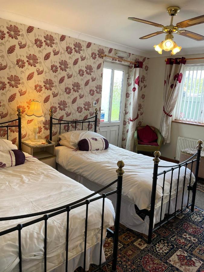 Prince Of Wales Inn Rhymney Екстер'єр фото
