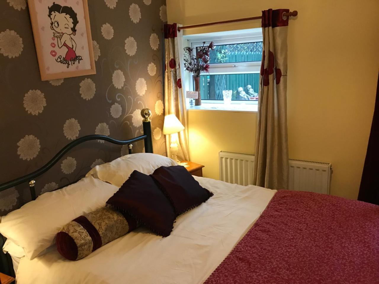 Prince Of Wales Inn Rhymney Екстер'єр фото