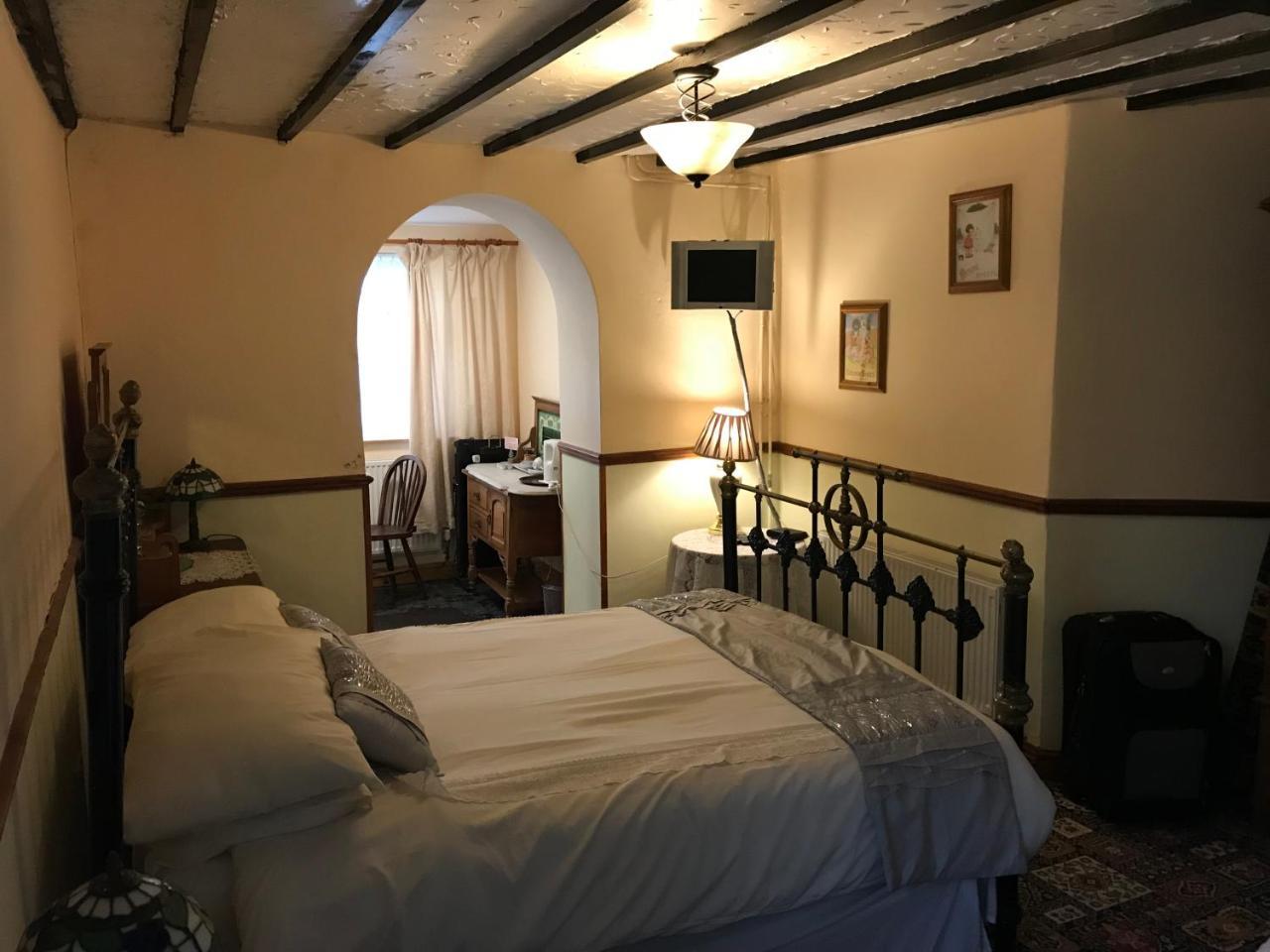 Prince Of Wales Inn Rhymney Екстер'єр фото