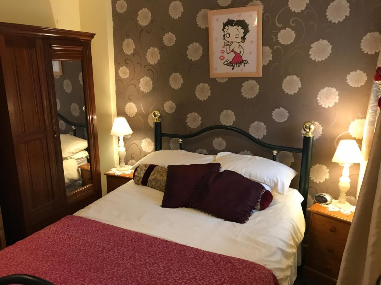 Prince Of Wales Inn Rhymney Екстер'єр фото